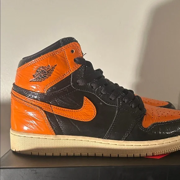 Retro 1 shattered backboard - Picture 1 of 2